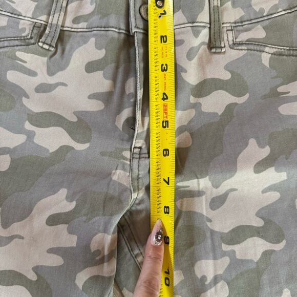 Hollister Camouflage Skinny Slightly Cropped Skinny Cargo Jean with Ankle Zips 7 - Picture 4 of 8